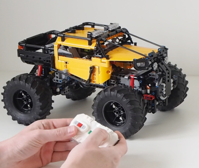 Fiasko Danmark Moske Powered Up Remote Control - Python project for LEGO Technic 4X4 X-treme  Off-Roader (42099) - Pybricks